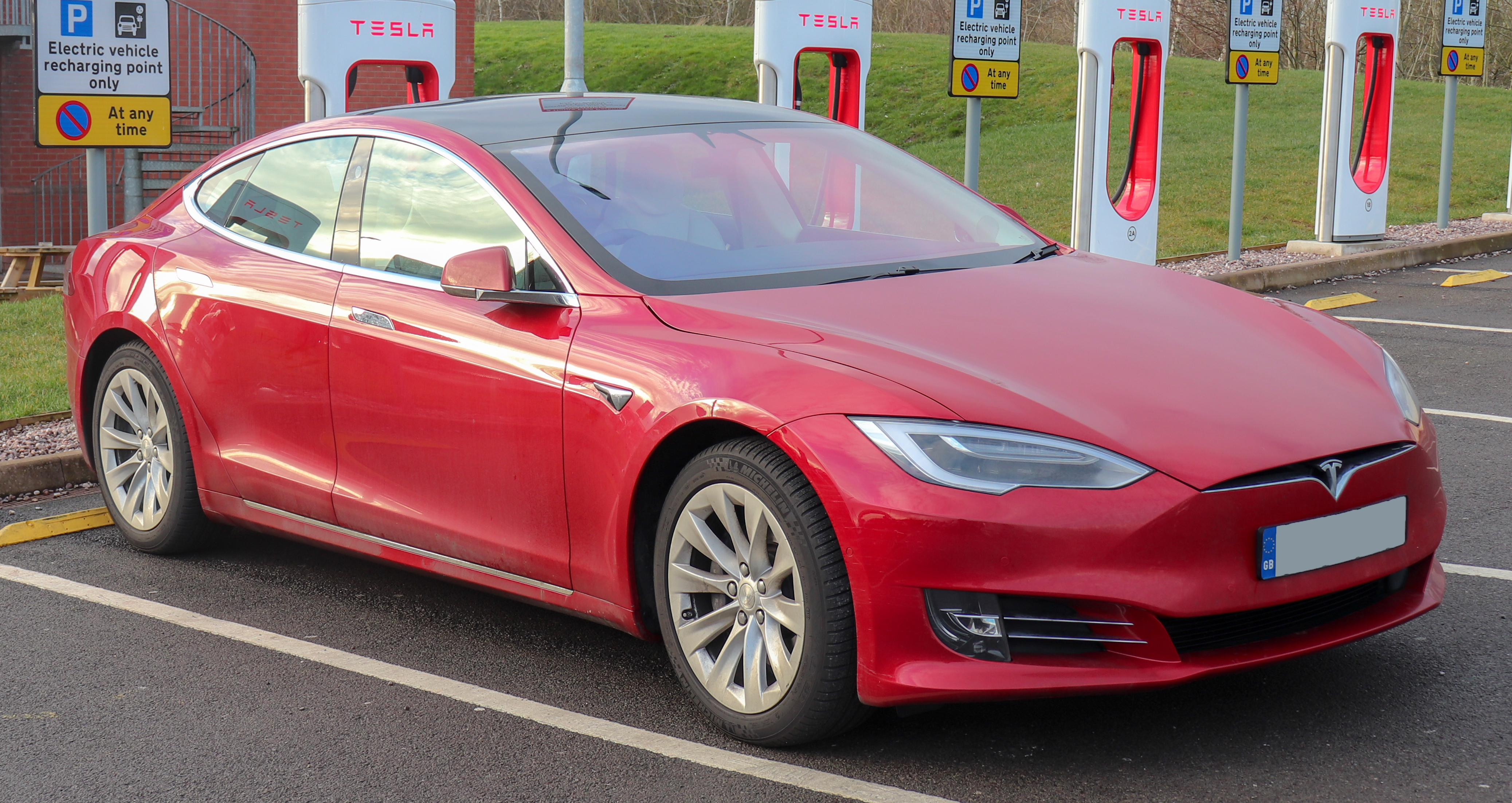 Tesla Model S превратился в самый быстрый в мире бронированный автомобиль