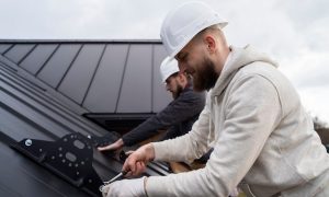 Как выбрать рубероид для крыши: советы по выбору и укладке